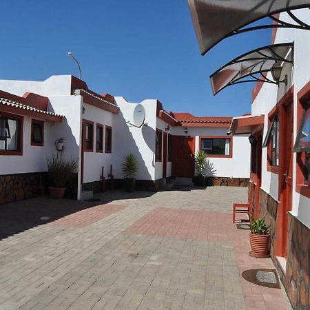 Timo'S Guesthouse Accommodation Lüderitz Exterior foto